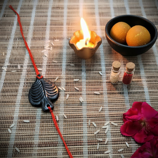 Sawai Madhopur Black Pottery Rakhi Hamper Leaf