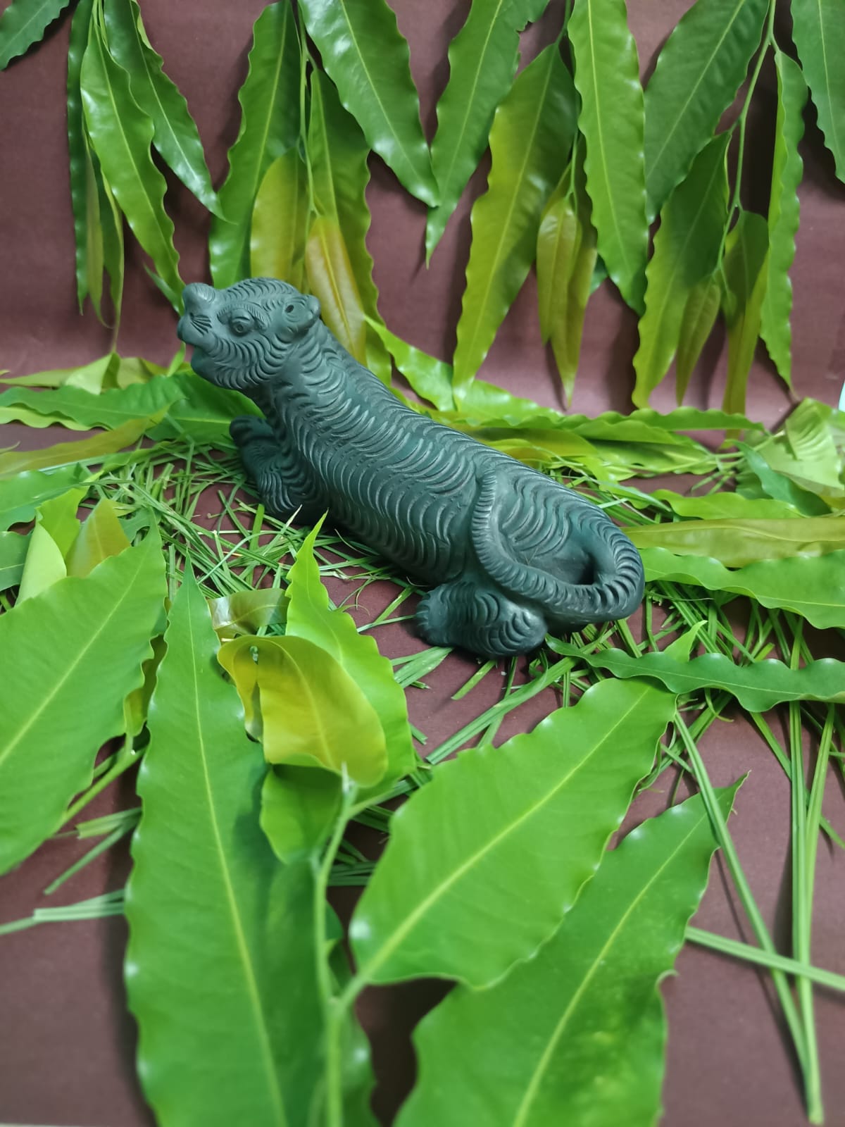 Sawai Madhopur Black Pottery Animal Figurine Side Face Sitting Tiger Large