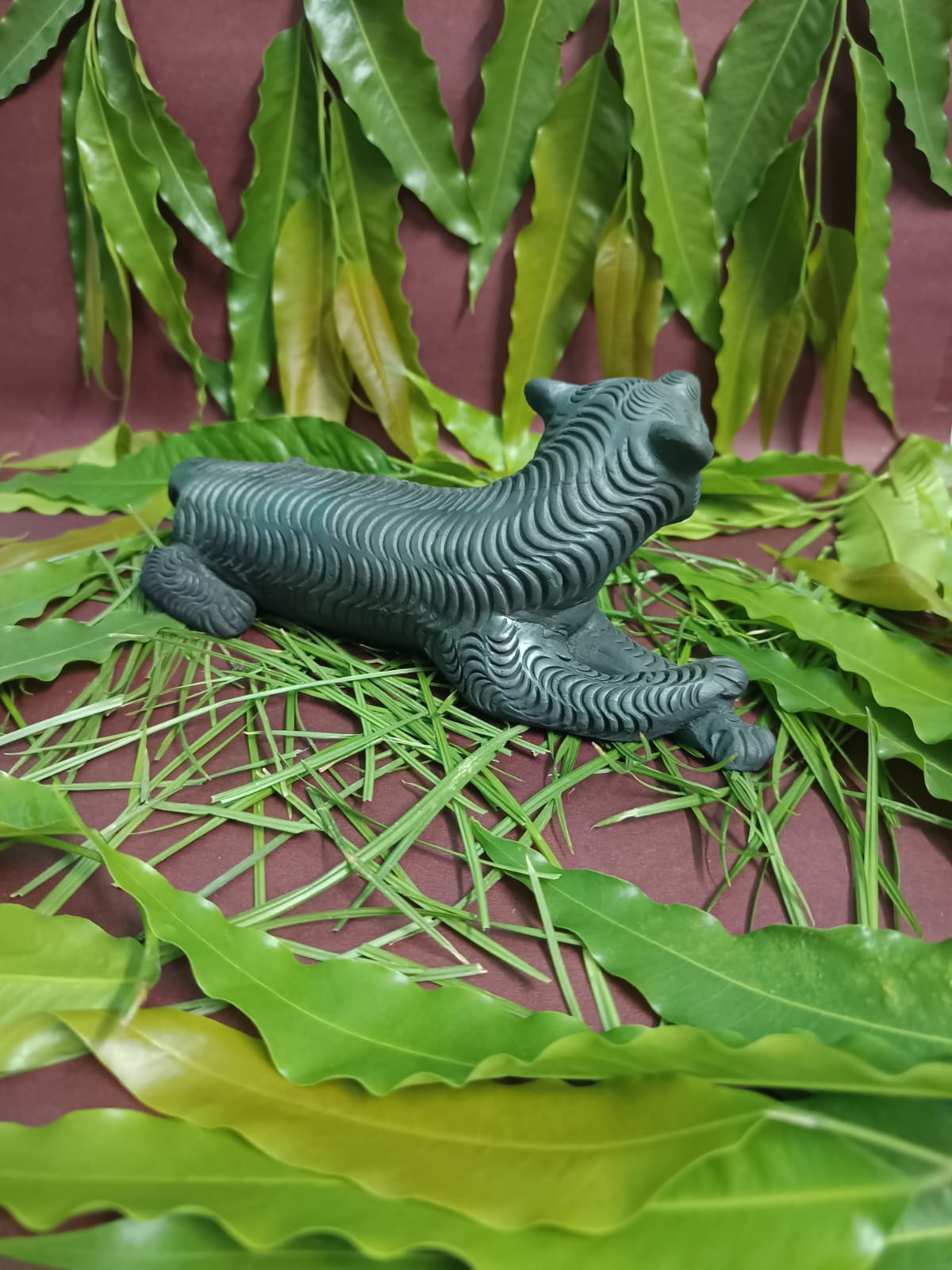 Sawai Madhopur Black Pottery Animal Figurine Side Face Sitting Tiger Large