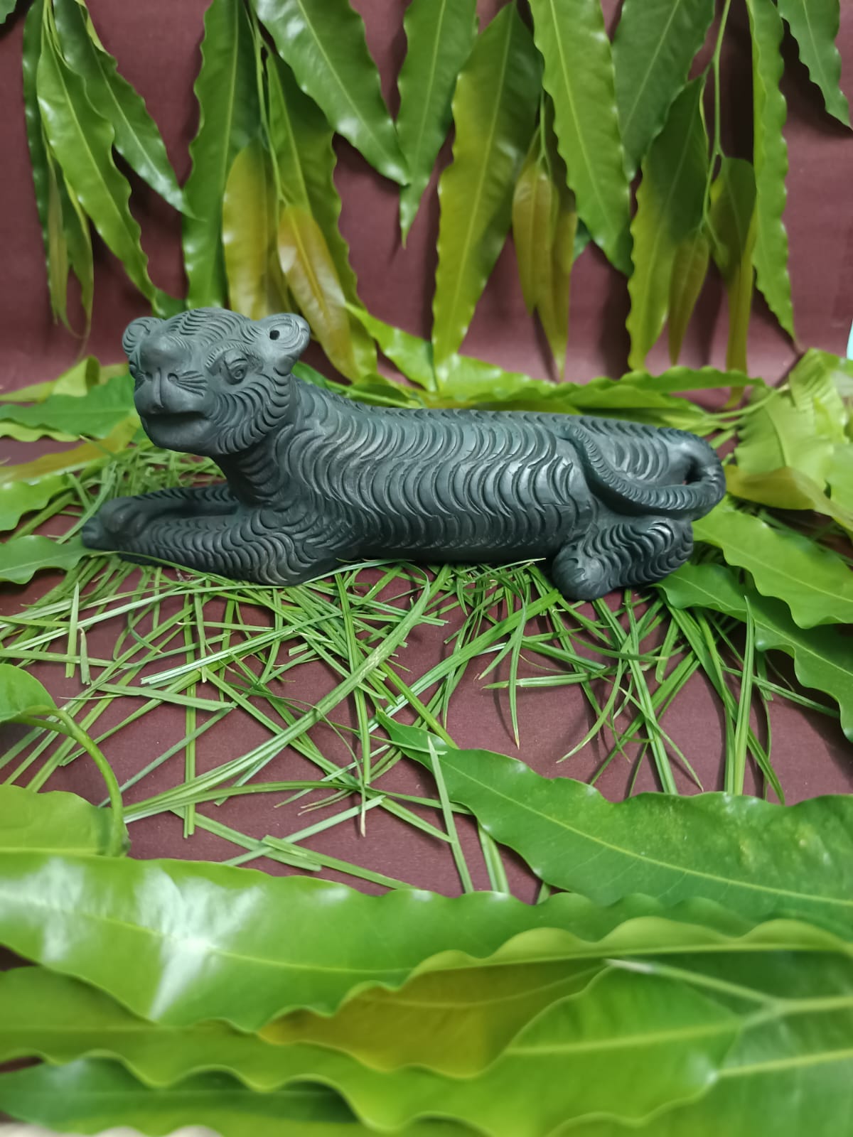 Sawai Madhopur Black Pottery Animal Figurine Side Face Sitting Tiger Large