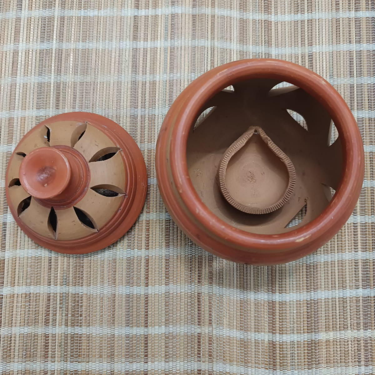 Terracotta Craft Pottery Cutwork Lamp