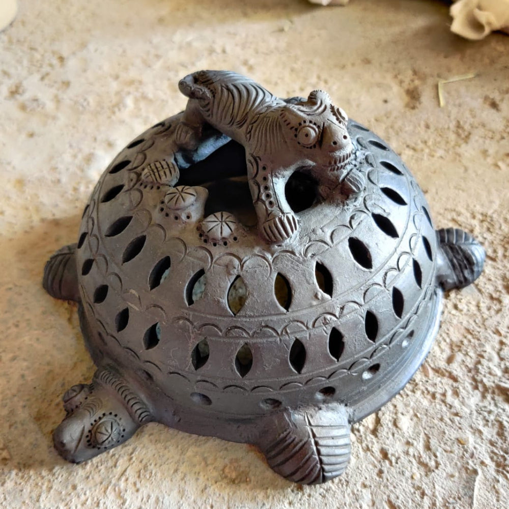Sawai Madhopur Black Pottery Tiger on Tortoise Lamp