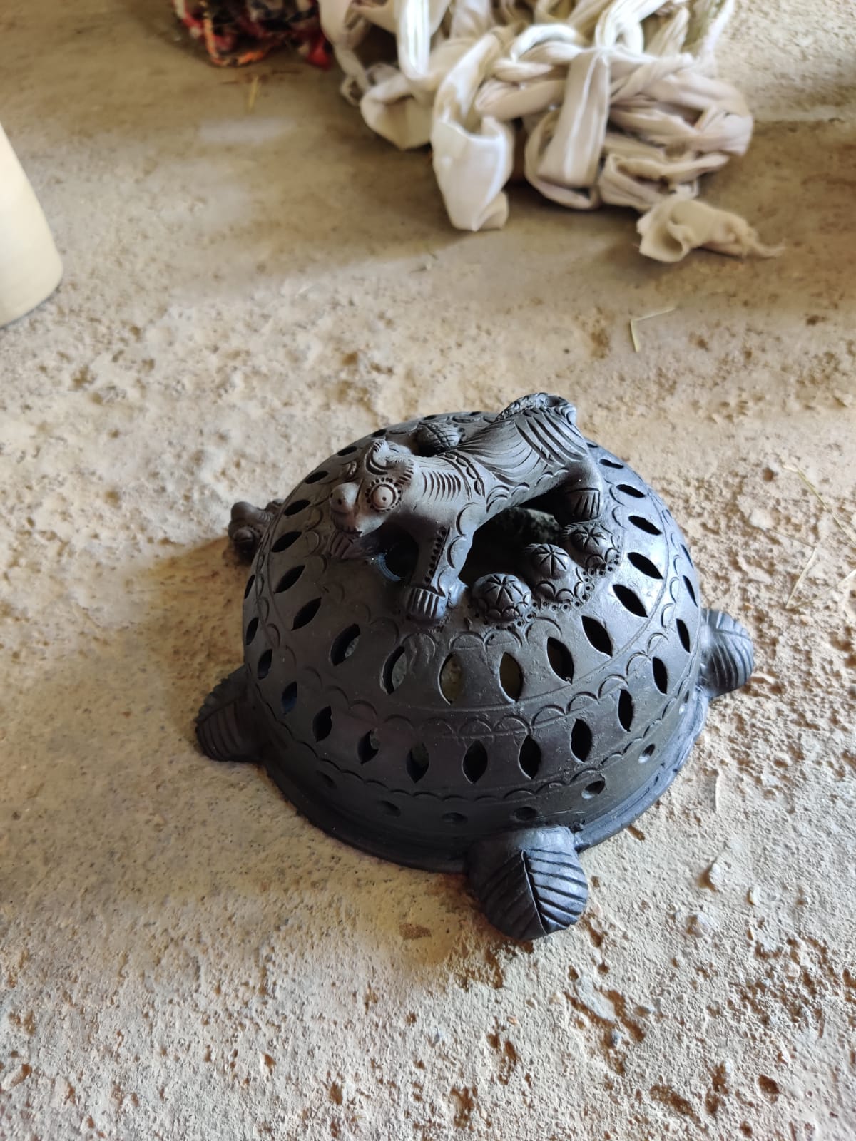 Sawai Madhopur Black Pottery Tiger on Tortoise Lamp