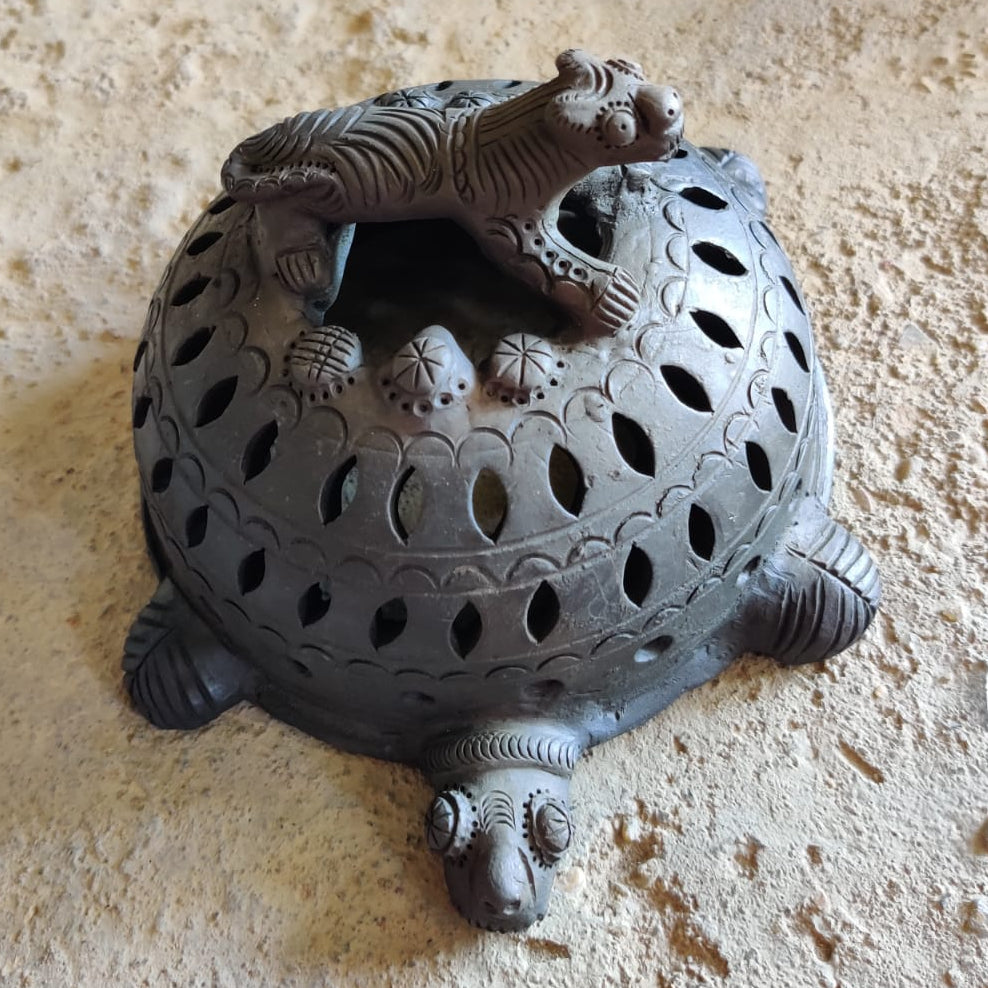 Sawai Madhopur Black Pottery Tiger on Tortoise Lamp