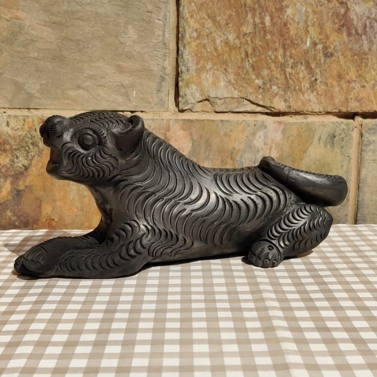 Sawai Madhopur Black Pottery Animal Figurine  Front Face Sitting Tiger Large
