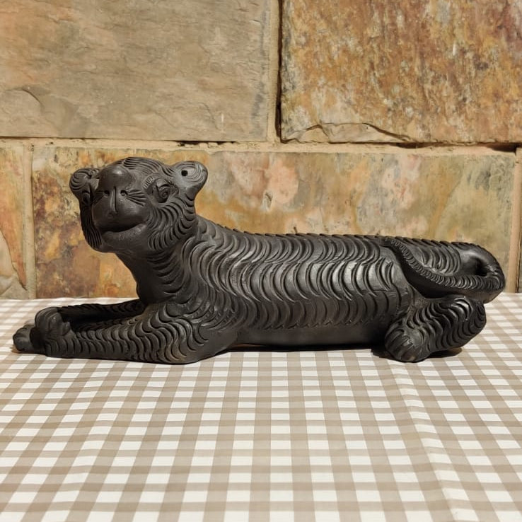 Sawai Madhopur Black Pottery Animal Figurine Side Face Sitting Tiger