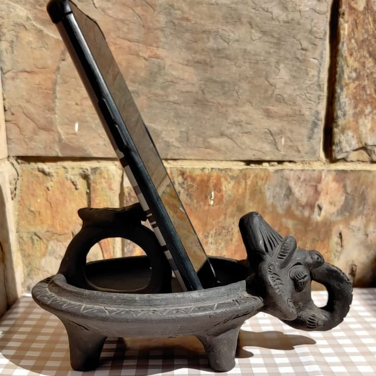 Sawai Madhopur Black Pottery Mobile Stand