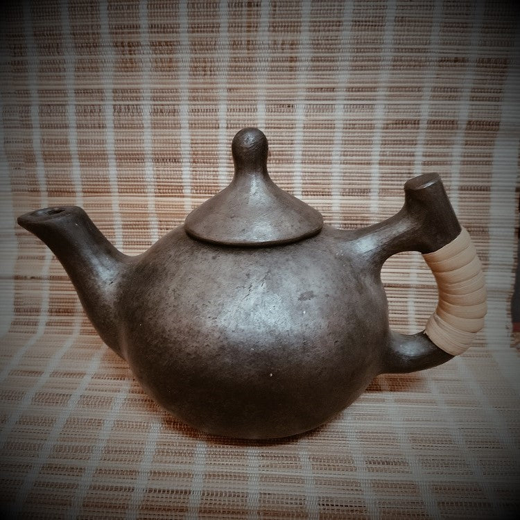 Longpi Black Pottery Small Round Teapot – Terracotta by Sachii